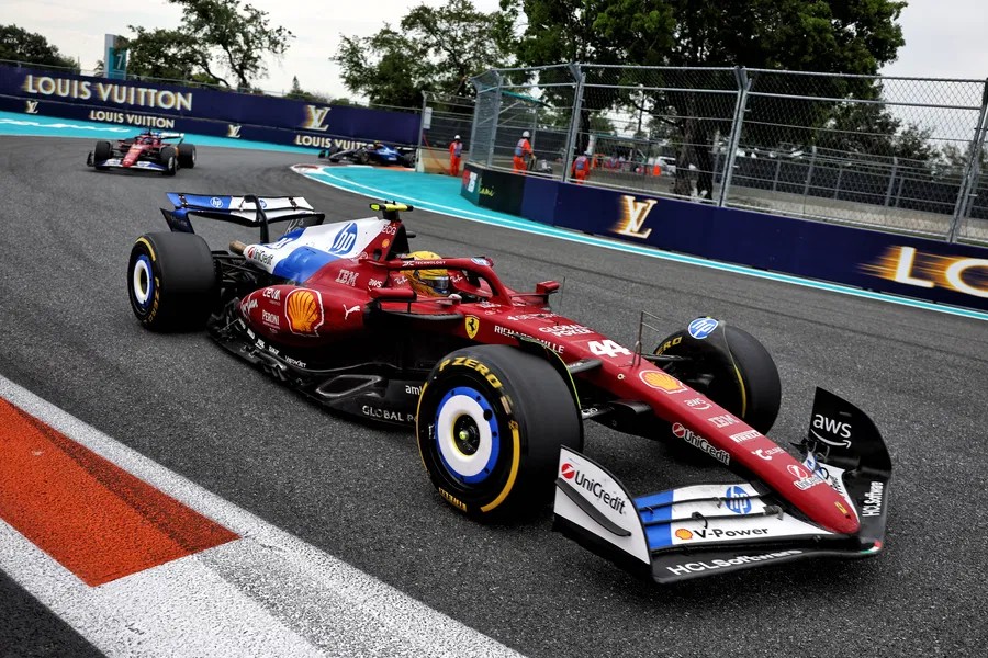 Ferrari dan Lewis Hamilton Dikatakan “Tidak Ada Gunanya”, Didesak untuk Menghindari Kesalahan
