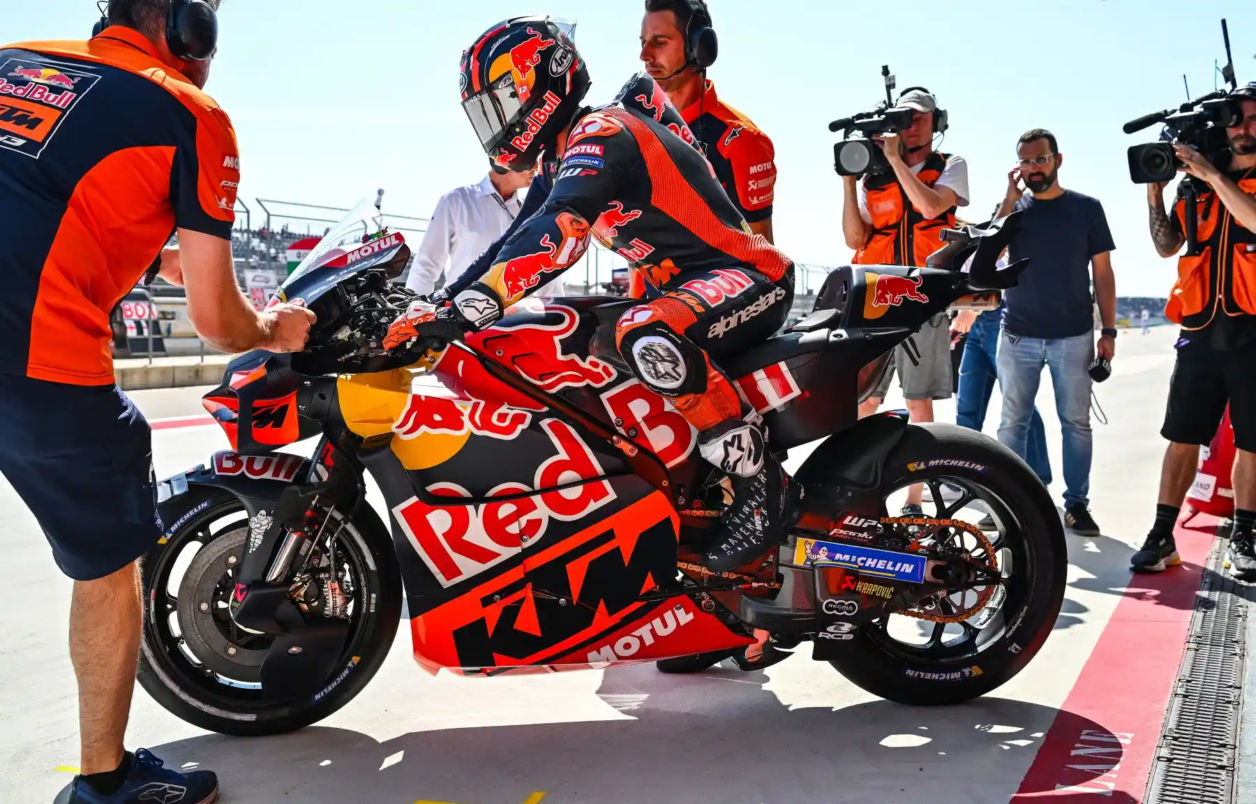 Maverick Viñales Takes Cautious Approach at 2025 Austria MotoGP